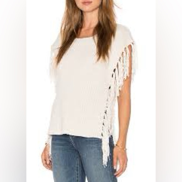 NWOT- CUPCAKES & CASHMERE Revolve Napa Fringe Poncho in Ivory - Picture 1 of 14